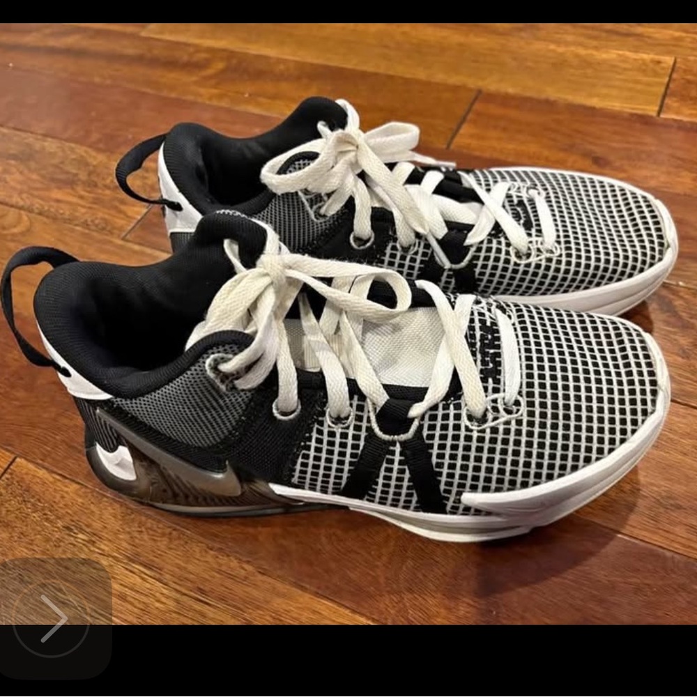 Nike LeBron Witness VII performance basketball shoes